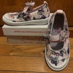 Girls shoes